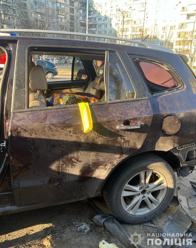 Ukraynada administrasiya rəhbərinin maşını partladıldı - FOTOLAR